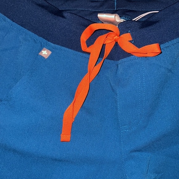 Figs XS Limited Edition Deep Reef Scrub Set - Picture 9 of 10